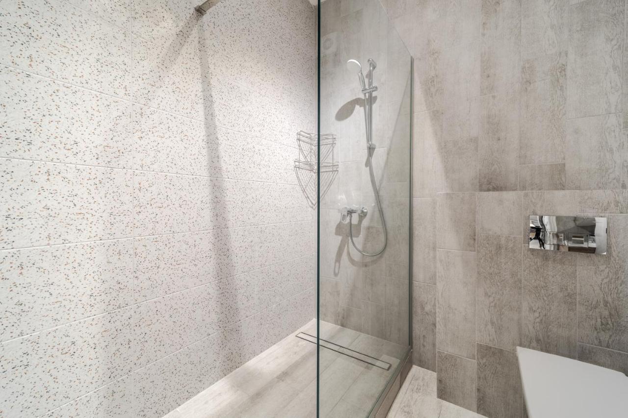 Staroevreyska Apartment B Lviv Bagian luar foto